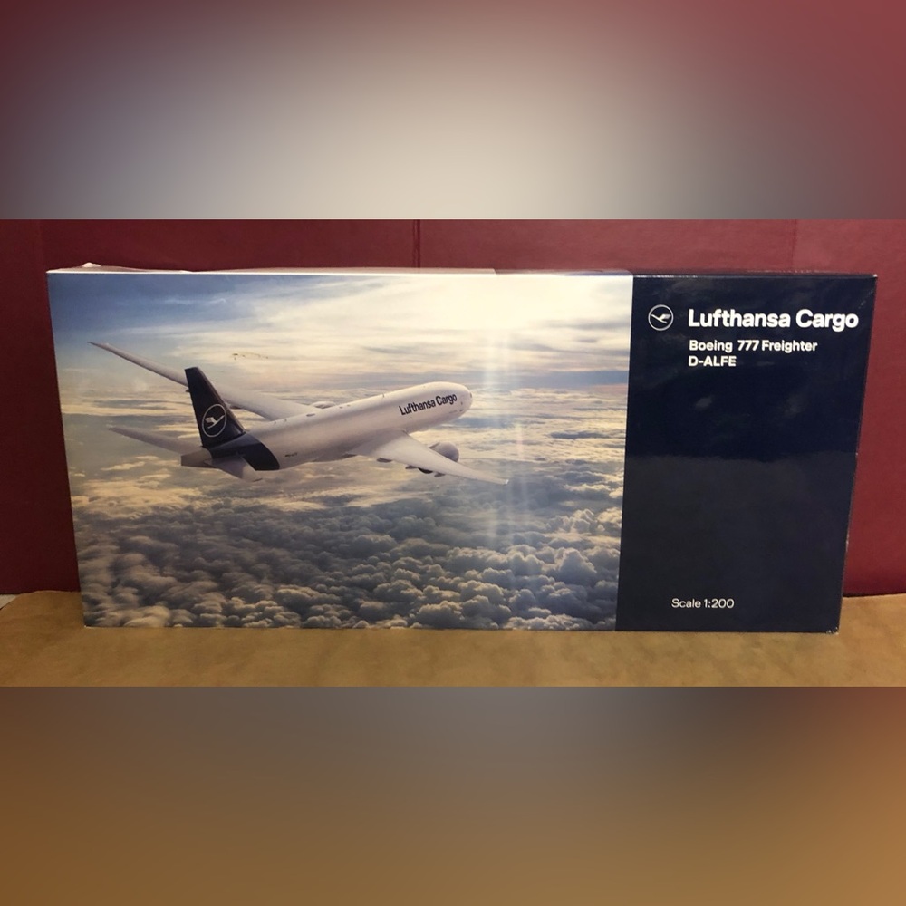 Herpa / Hogan Wings 1:200 LH26 Lufthansa Cargo Boeing 777 Freighter D-ALFA